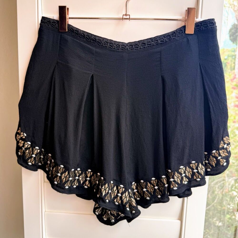 SlideShow Boho Embroidered Flowy Shorts in Black & Bronze size 8 M (AU12)